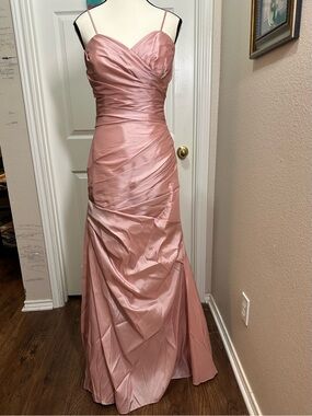 Watters & Watters Elegant Pink Spaghetti-Strap Evening Gown w/ Ruching EUC.